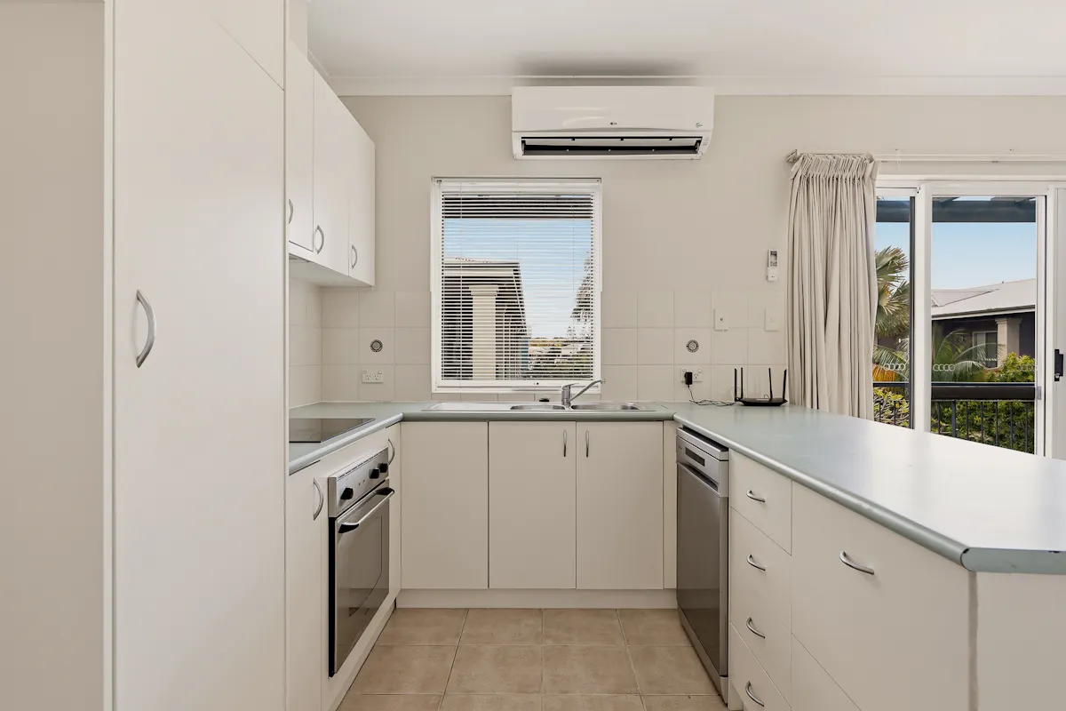 40 / 20 Apollo Place — photo 9 of 17